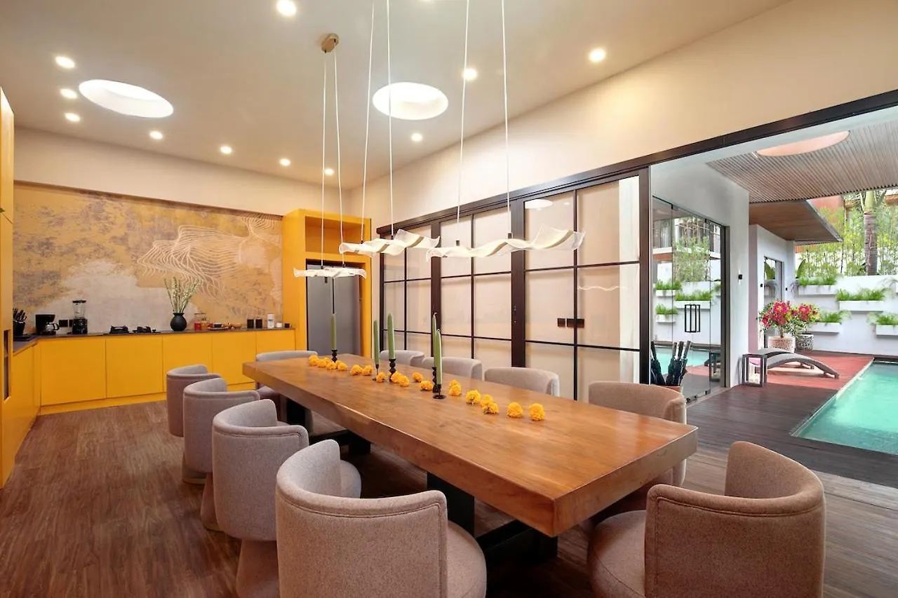 Villa Canggu Brand New 6Bed Villa! Best Location! A Step-Free Design Highlight For Families & Friends