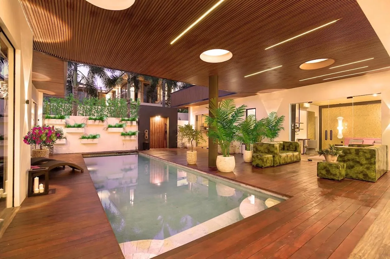 Villa Canggu Brand New 6Bed Villa! Best Location! A Step-Free Design Highlight For Families & Friends